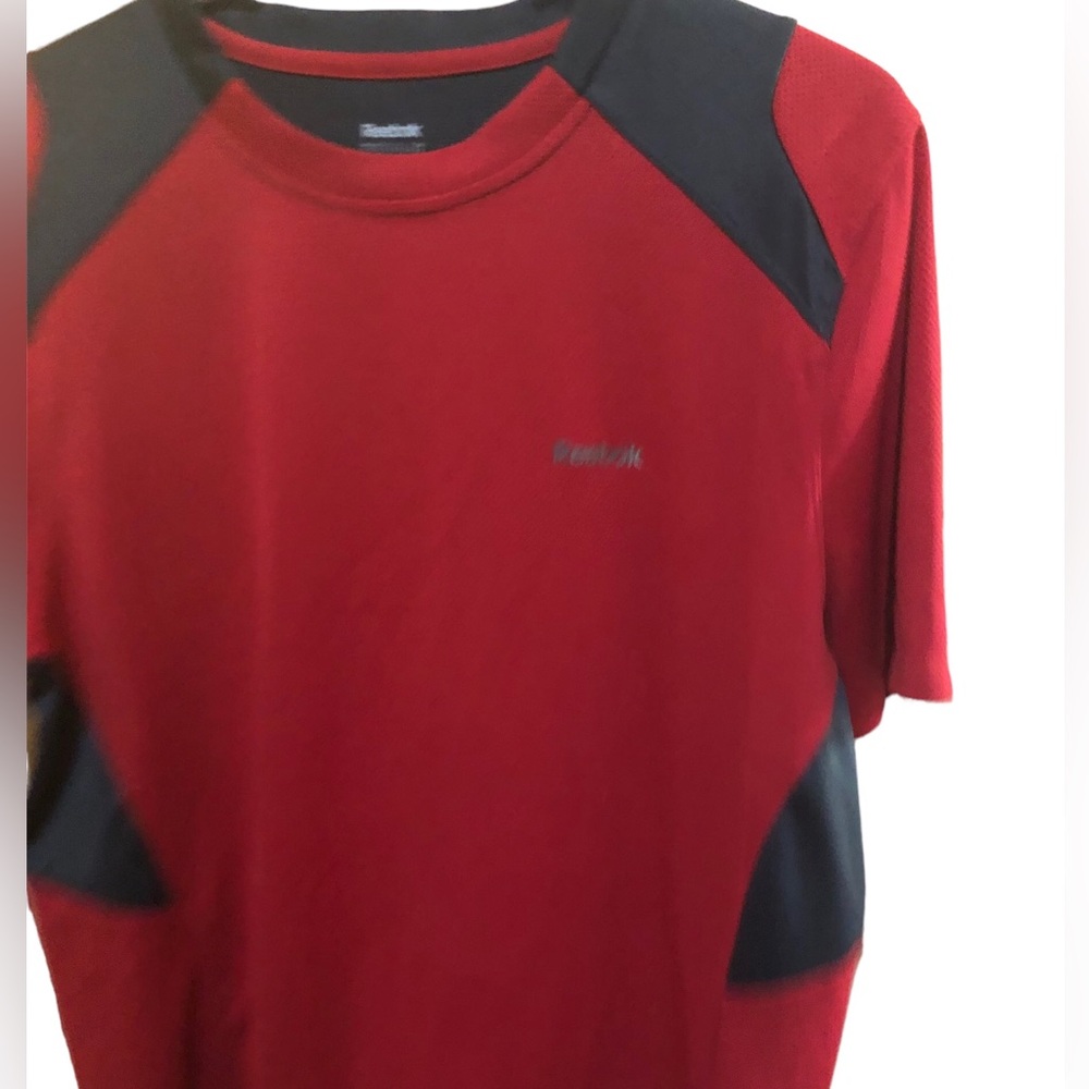 Reebok play Dry Shirt, front zip pocket Men’s Large running shirt